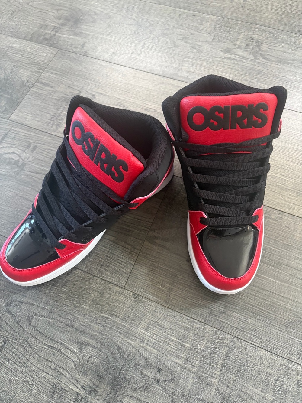 Osiris Men’s mid convoys Sneakers in Red and Black size 10.5 new
